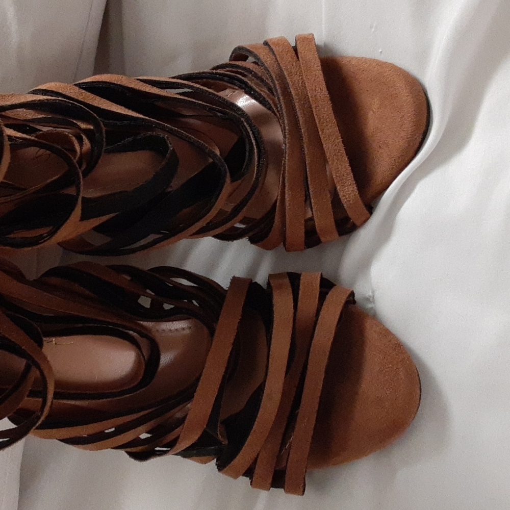 heels - Picture 2 of 4